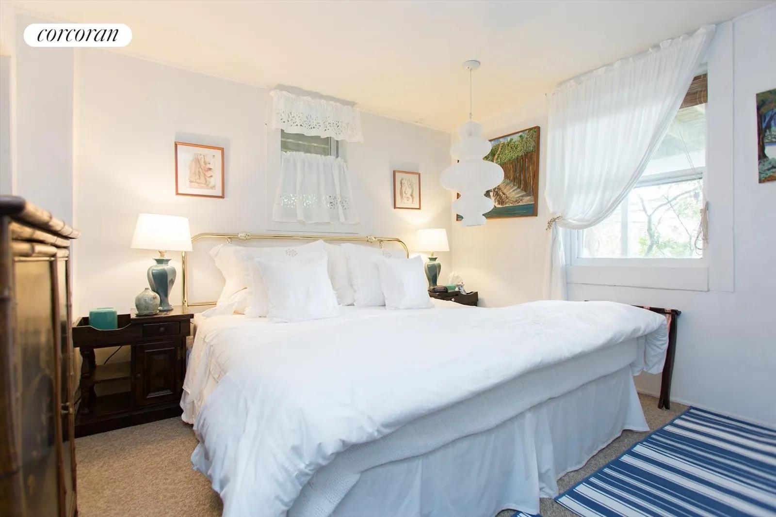 The Hamptons Real Estate | View 90 Little Fresh Pond Road | room 5 | View 6