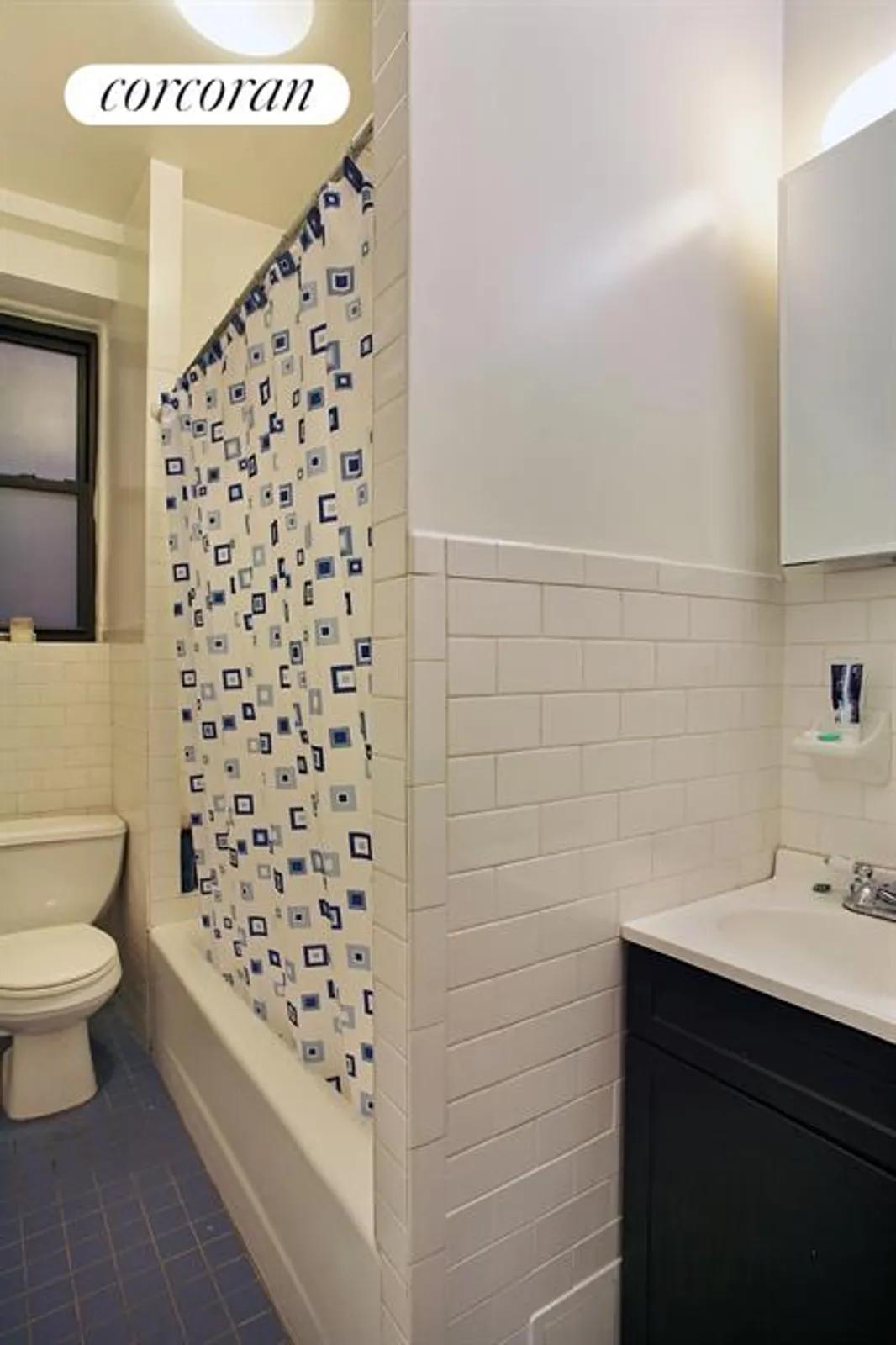 New York City Real Estate | View 528 West 111th Street, 7 | Bathroom | View 4
