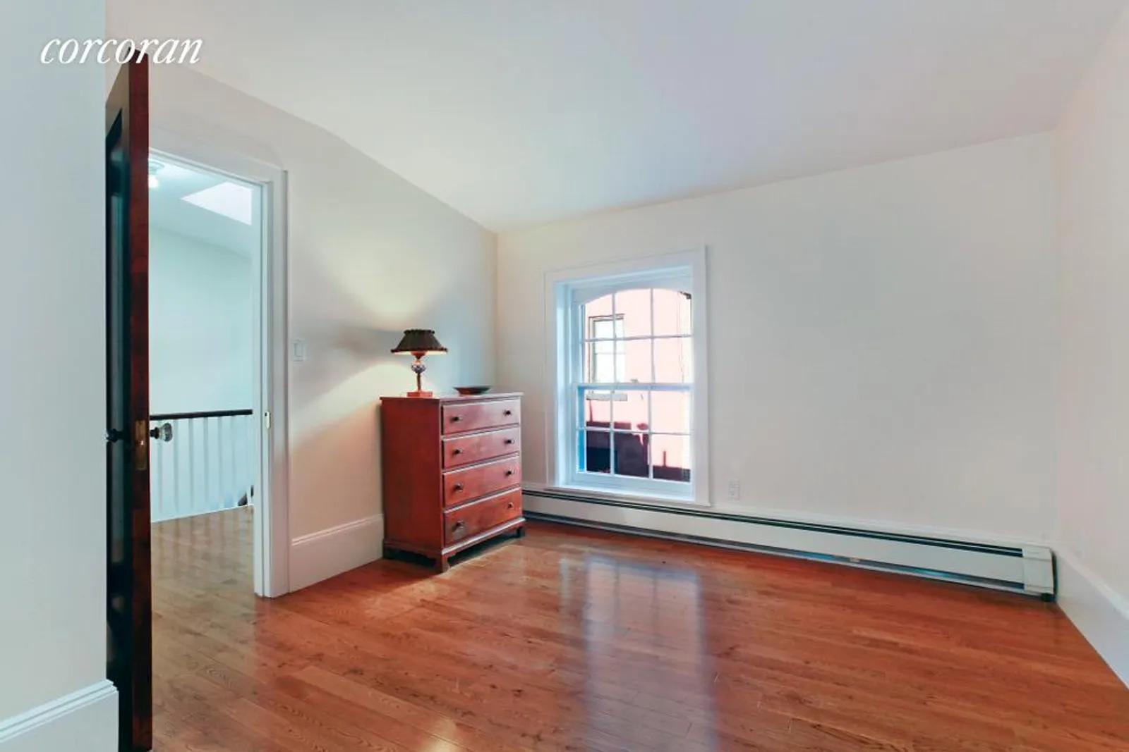 New York City Real Estate | View 16 Hunts Lane | room 5 | View 6