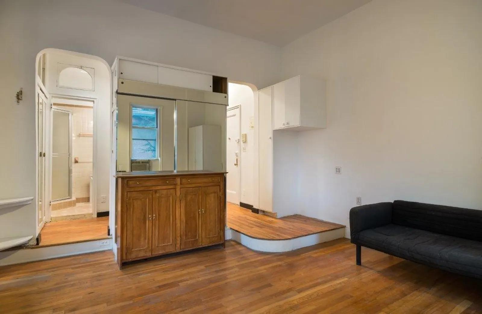 New York City Real Estate | View 8-10 Bethune Street, 1A | room 3 | View 4