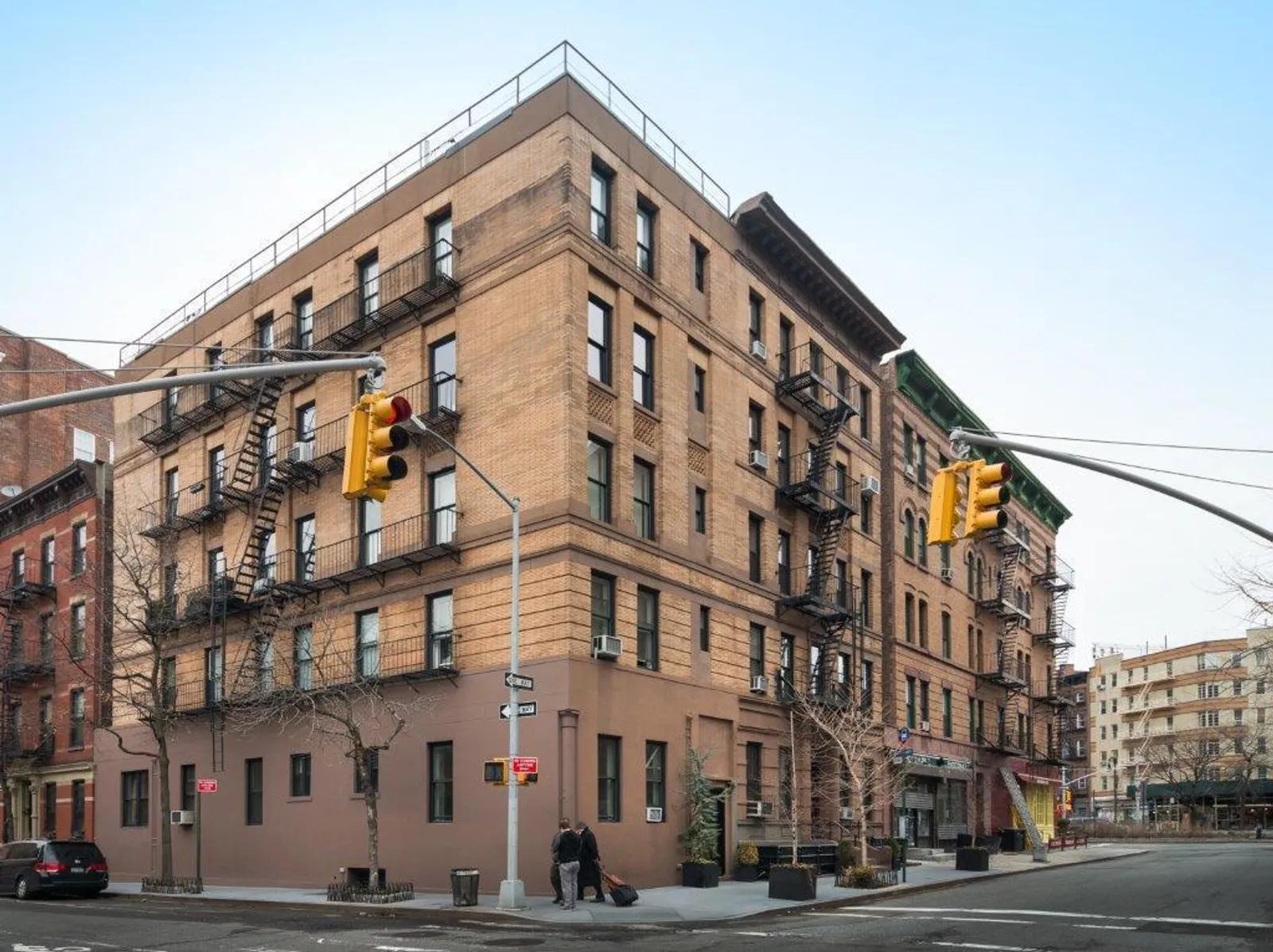 New York City Real Estate | View 8-10 Bethune Street, 1A | room 6 | View 7