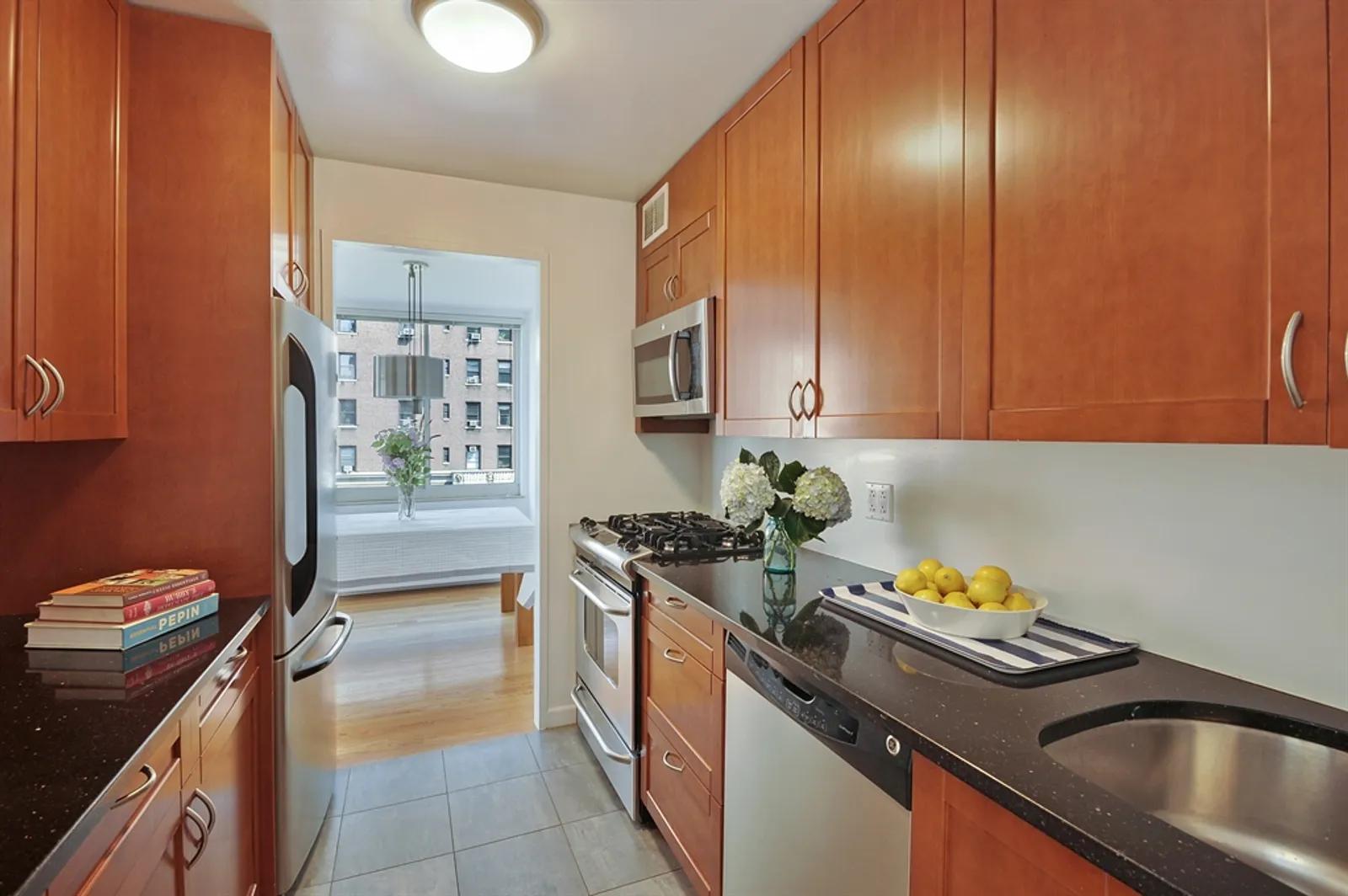 New York City Real Estate | View 250 West 90th Street, 8H | Kitchen | View 4