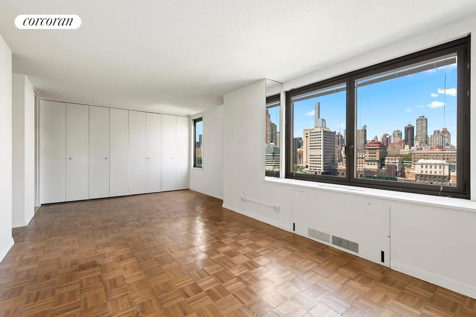 New York City Real Estate | View 531 Main Street, 1109 | MBR, open views of river, skyline, bridge | View 10