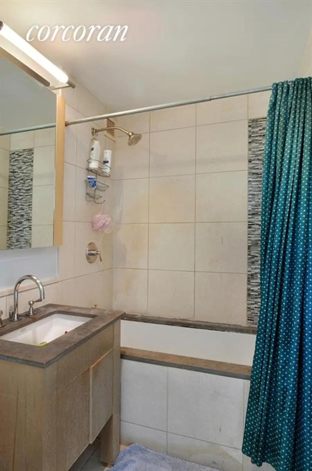 New York City Real Estate | View 350 West 42nd Street, 26K | Bathroom | View 4
