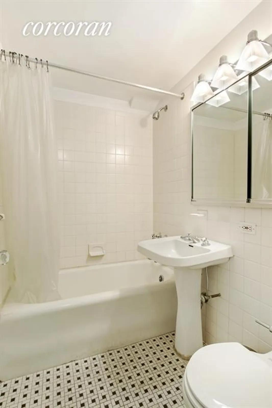 New York City Real Estate | View 45 Tudor City Place, 619 | Bathroom | View 4