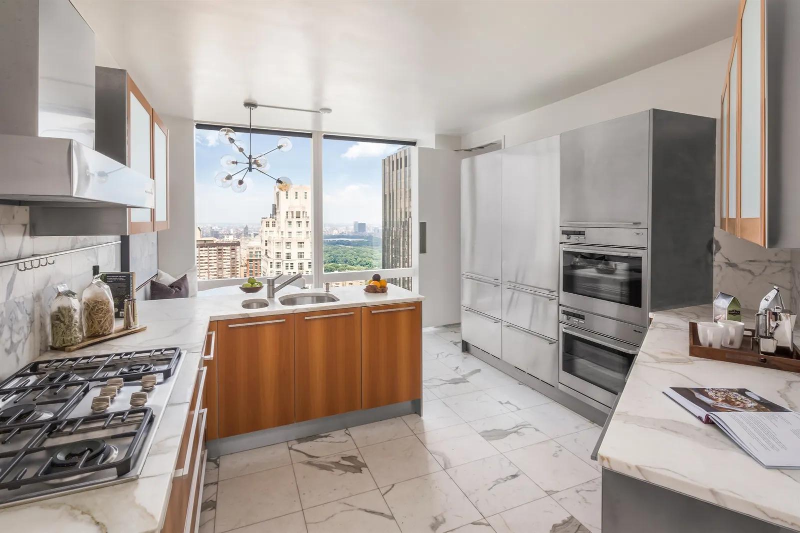 New York City Real Estate | View 25 Columbus Circle, 63A | room 24 | View 25