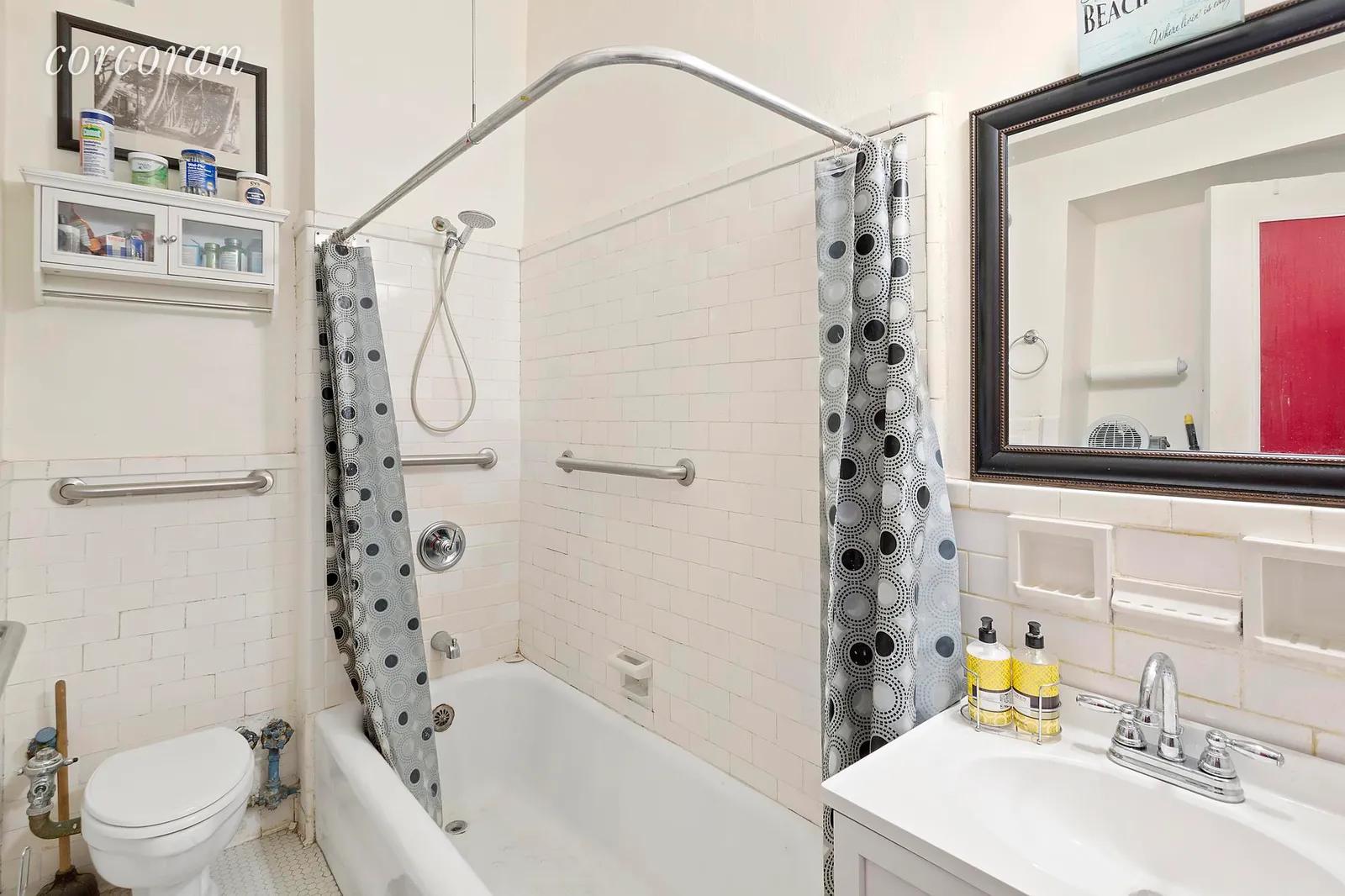 New York City Real Estate | View 45 Fifth Avenue, 1A | Windowed bath! | View 4