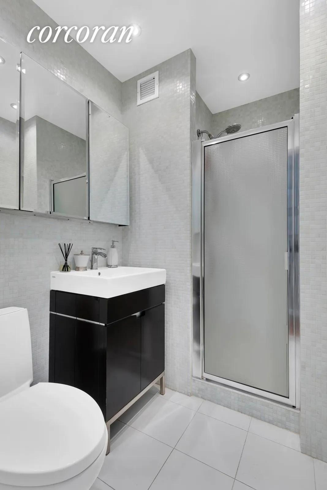 New York City Real Estate | View 250 East 40th Street, 29B | Second bath is beautifully renovated | View 8