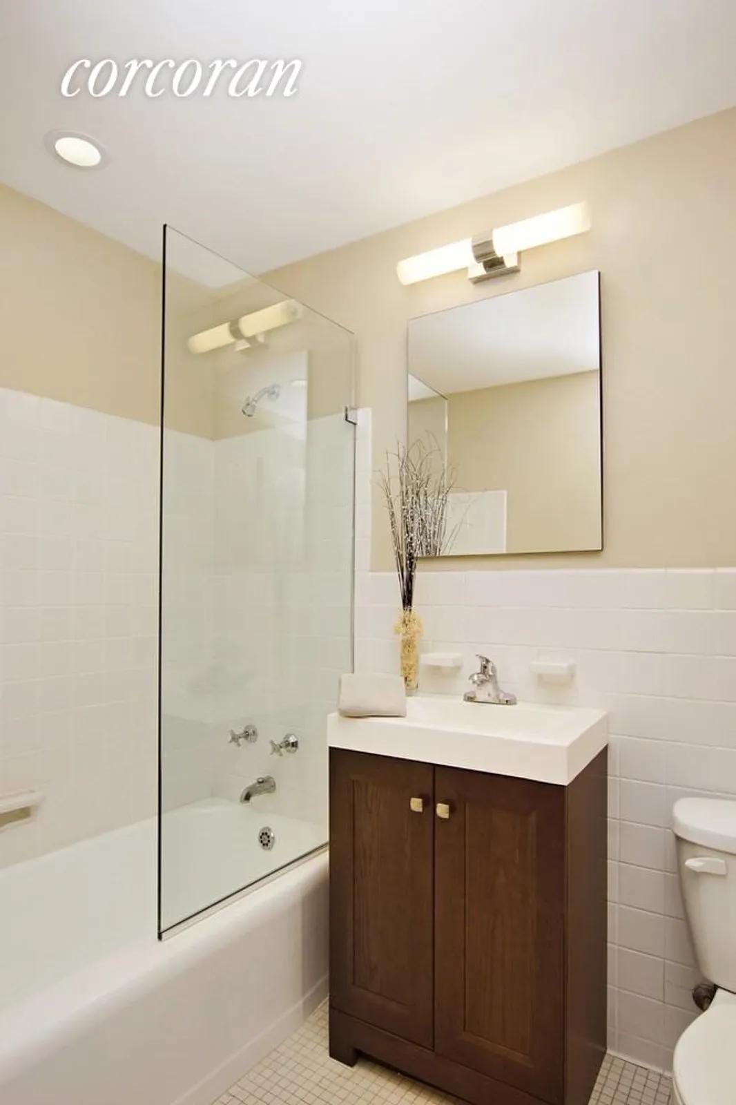 New York City Real Estate | View 20 Sutton Place South, 20C | Full Bathroom | View 6