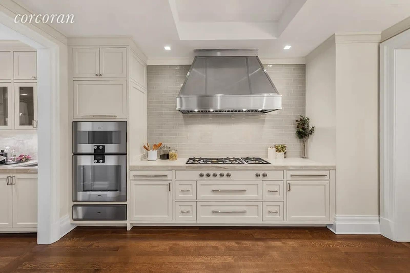 New York City Real Estate | View 20 East End Avenue, TH2 | Kitchen | View 4