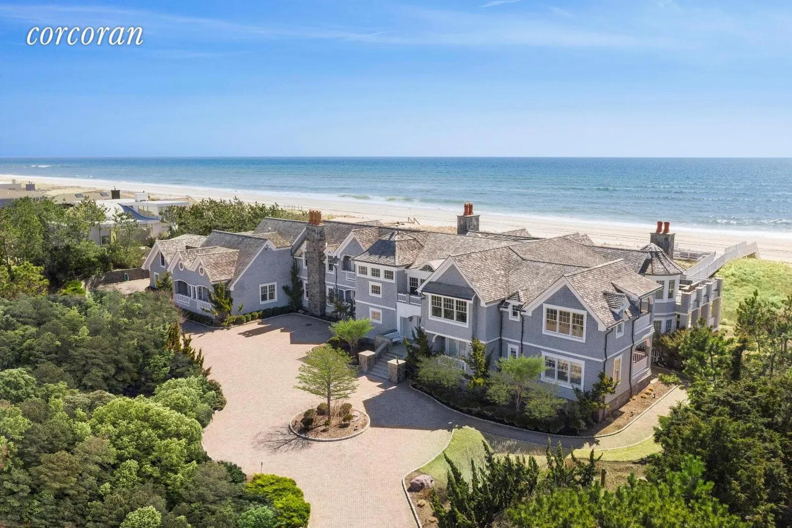 Other US Real Estate | View 59 Dune Road | 8 Beds, 9 Baths | View 1