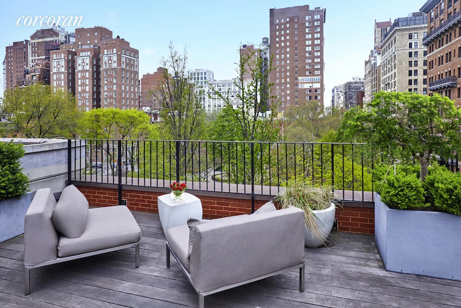 New York City Real Estate | View 38 Gramercy Park North, 5E | Common Roof Deck | View 8