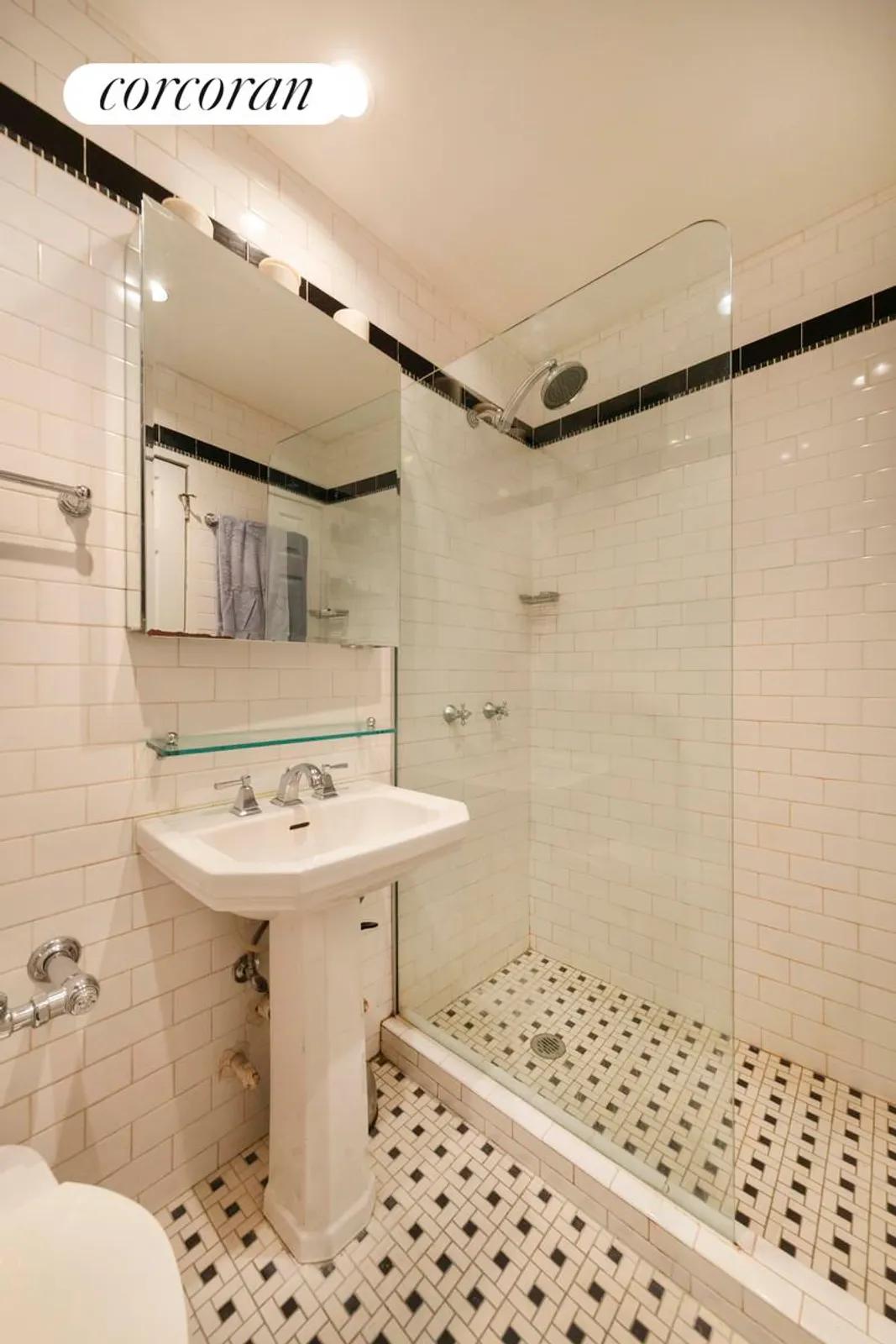 New York City Real Estate | View 82 Irving Place, 2B | Full Bathroom | View 4