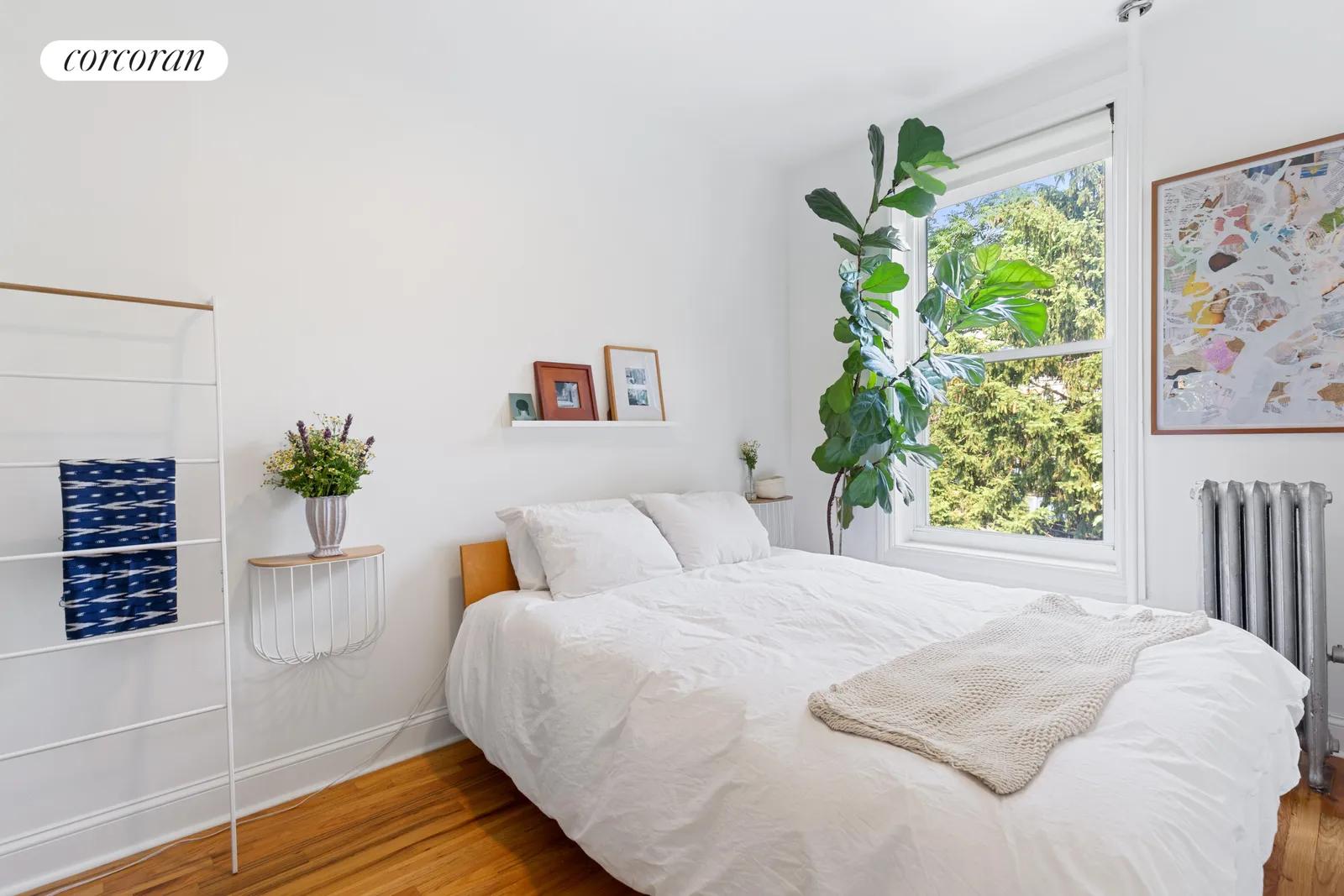 New York City Real Estate | View 21 South Portland Ave, 3R | Living Room | View 6
