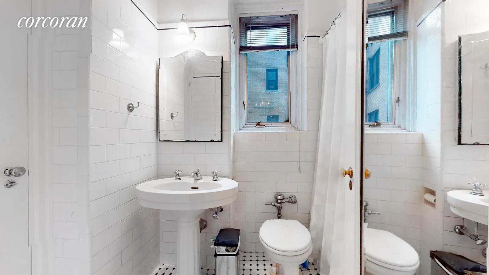 New York City Real Estate | View 325 East 57th Street, 8C | Full Bathroom | View 9
