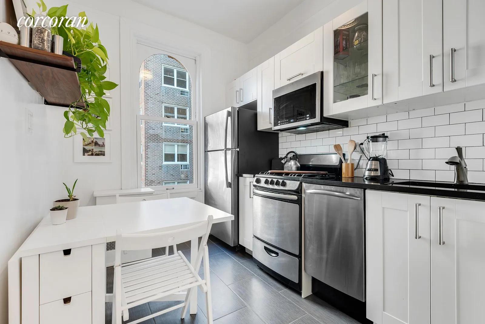 New York City Real Estate | View 15 Barrow Street, 4F | room 1 | View 2