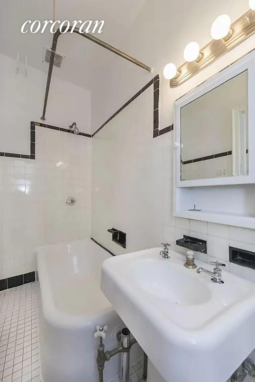 New York City Real Estate | View 15 Barrow Street, 4F | room 4 | View 5