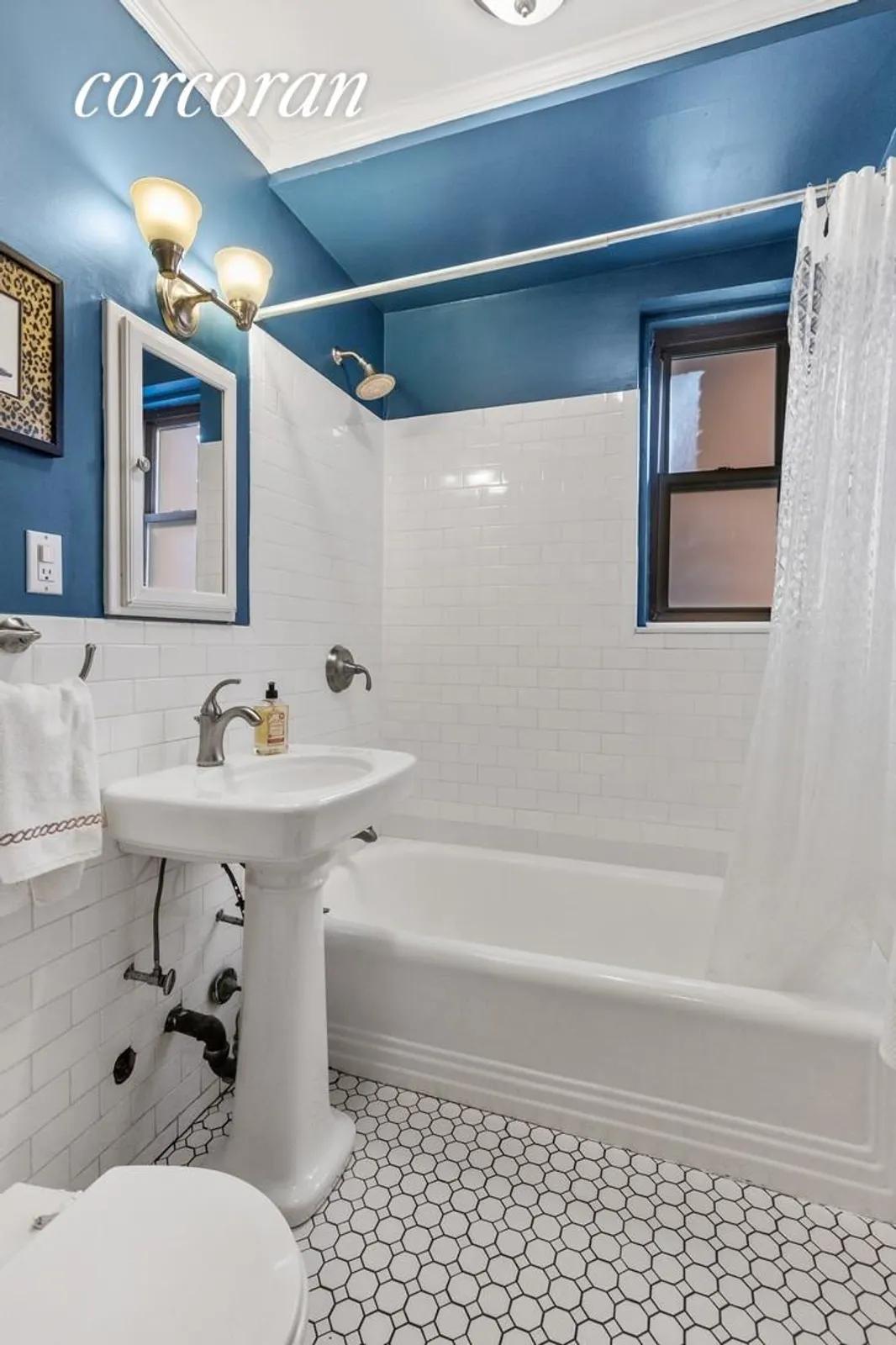 New York City Real Estate | View 71 Ocean Parkway, 3K | Full Bathroom | View 8