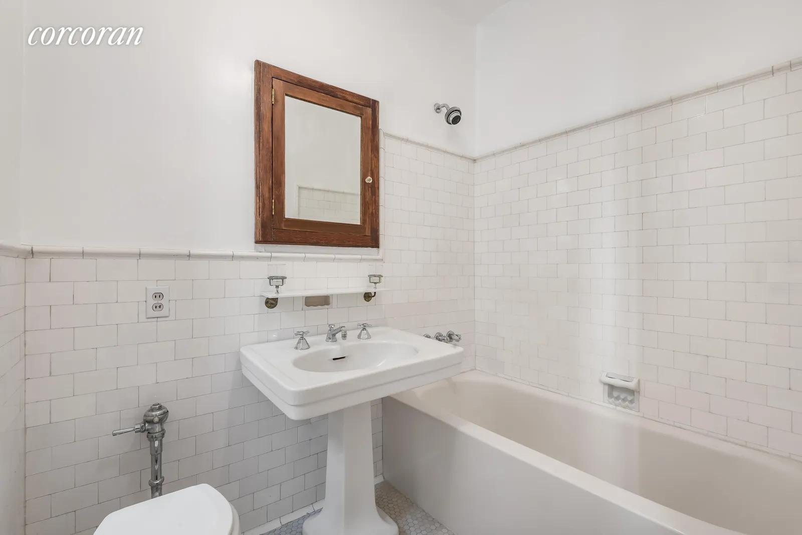 New York City Real Estate | View 370 Riverside Drive, 8A | Full Bathroom | View 11