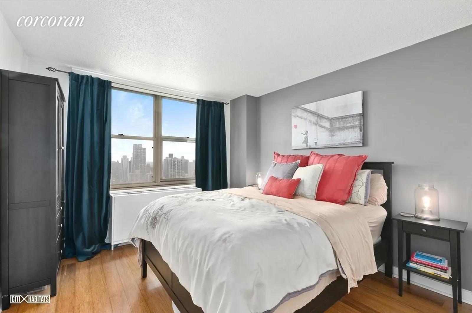 New York City Real Estate | View 301 East 79th Street, 36D | room 2 | View 3