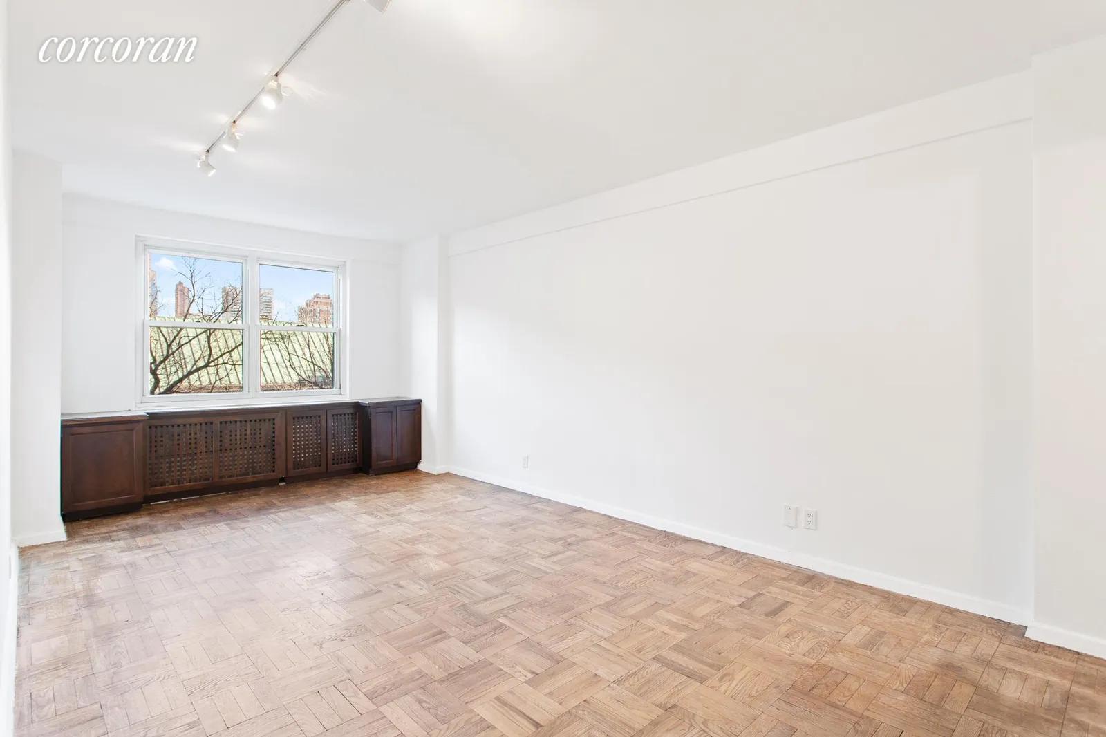 New York City Real Estate | View 200 East 84th Street, 5C | room 4 | View 5