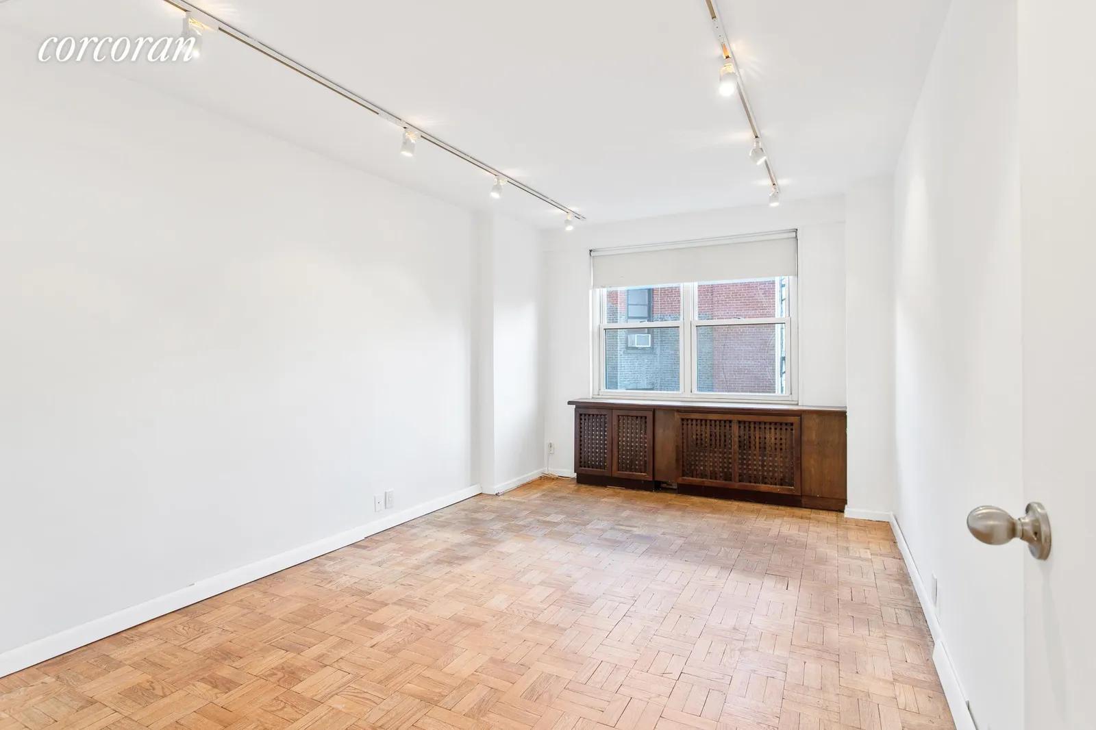 New York City Real Estate | View 200 East 84th Street, 5C | room 5 | View 6