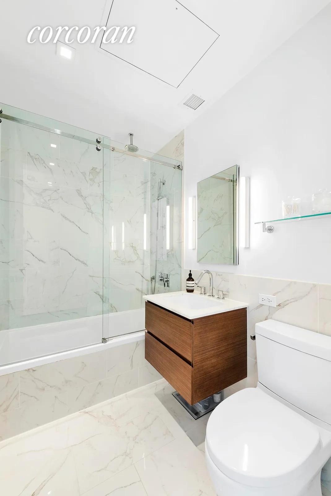 New York City Real Estate | View 325 Lexington Avenue, 17D | Full Bathroom | View 4