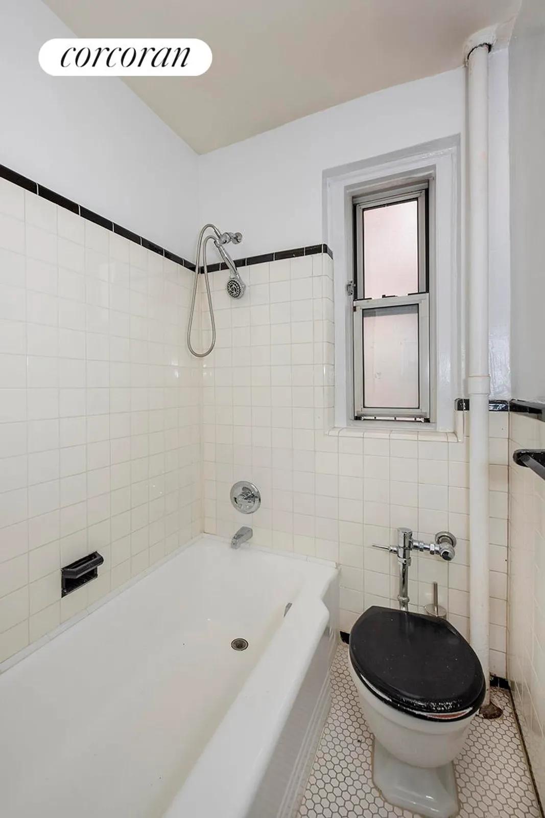 New York City Real Estate | View 325 East 77th Street, 5B | 1 Bed, 1 Bath | View 1
