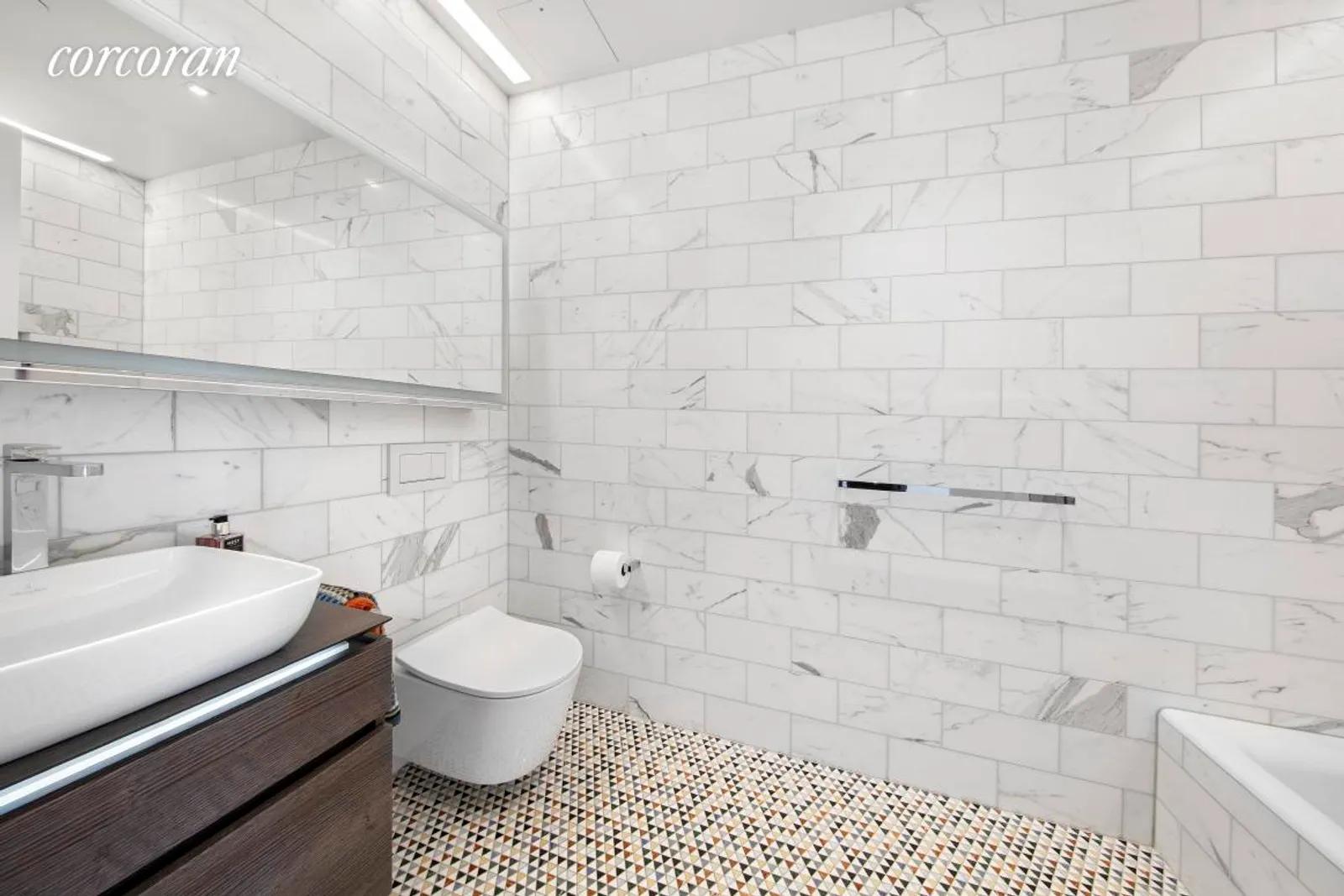 New York City Real Estate | View 121 East 22nd Street, Penthouse | Full Bathroom | View 10