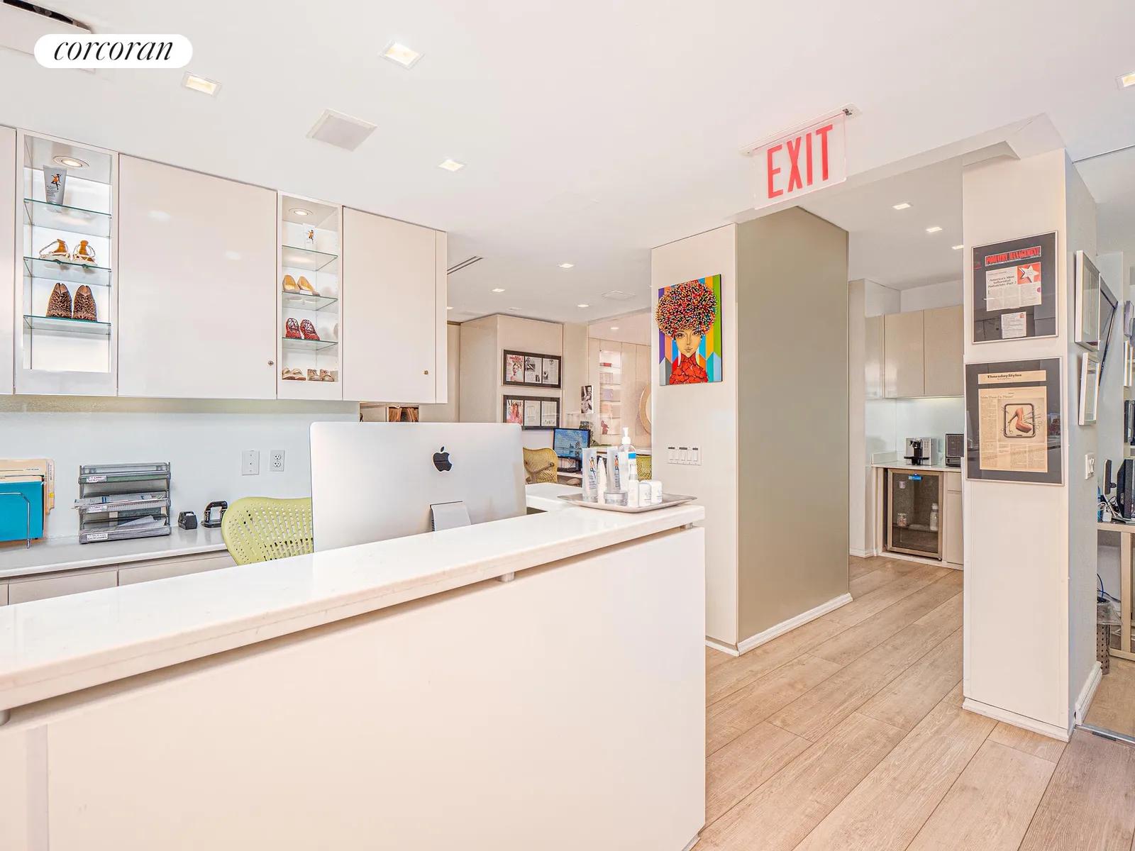 New York City Real Estate | View 885 Park Avenue, 1C | Reception | View 3
