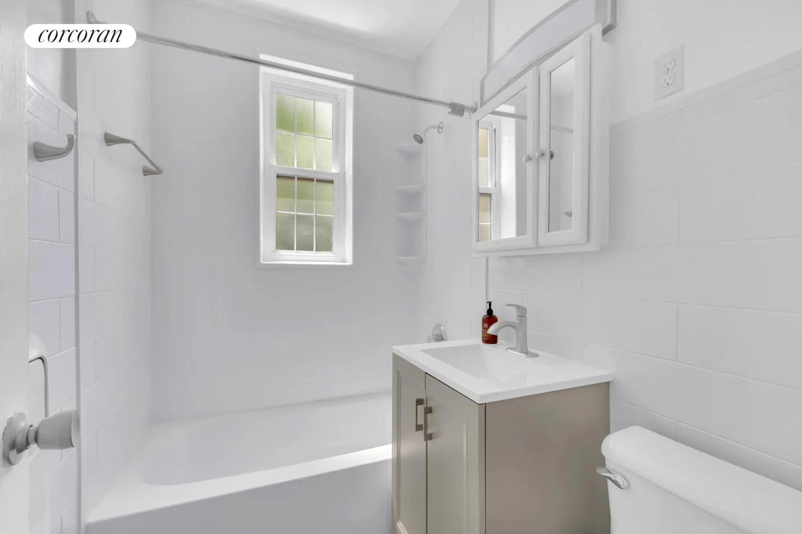 New York City Real Estate | View 1125 Lorimer Street, 3J | Full Bathroom | View 7