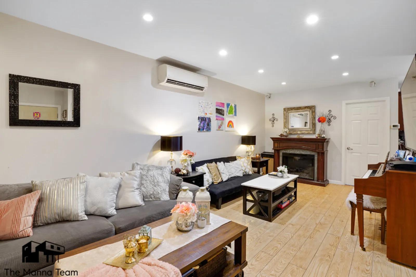 New York City Real Estate | View 18 Charlotte Street, Townhouse | Photo (RPX) | View 4