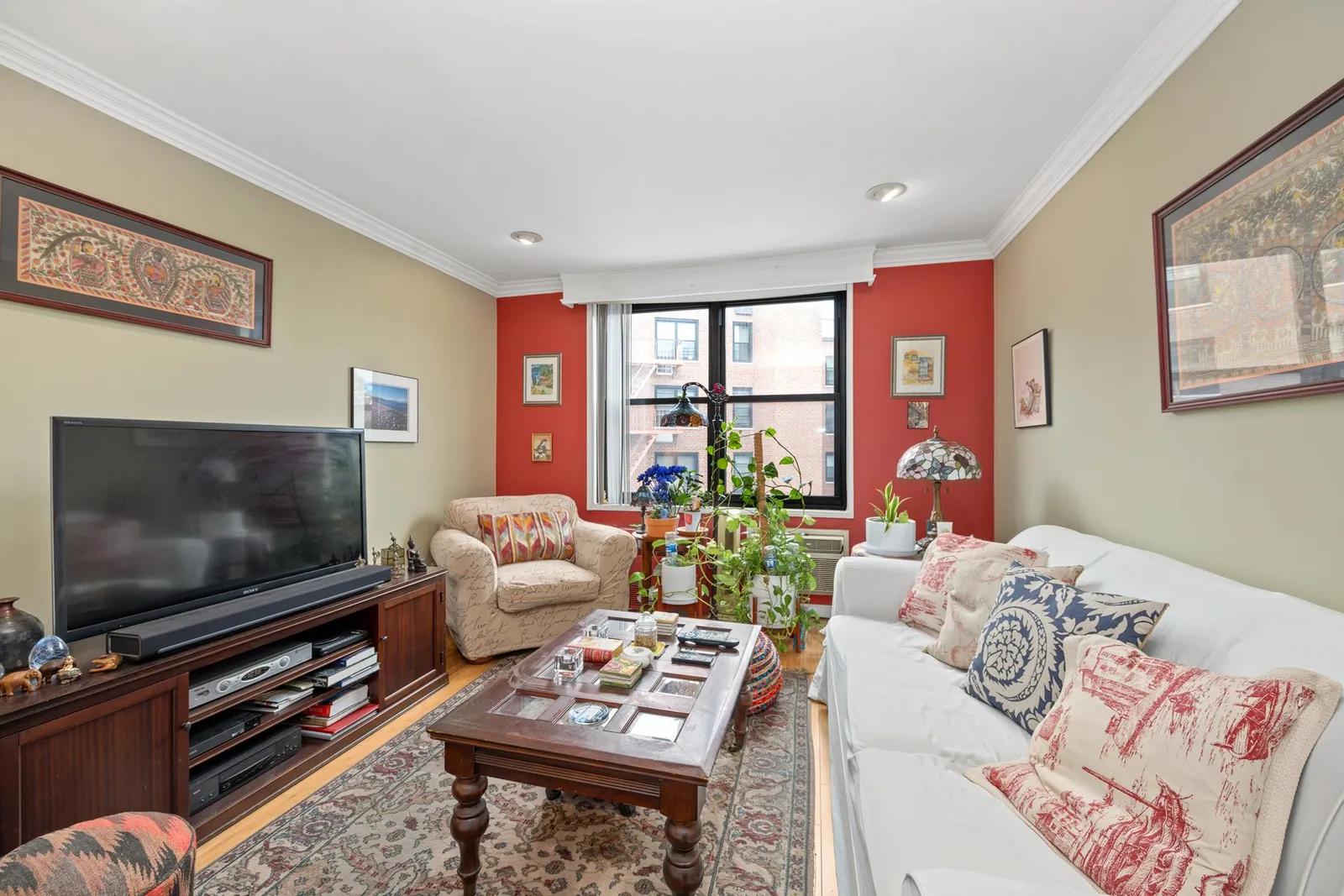 New York City Real Estate | View 139-15 83rd Avenue, 510 | 2 Beds, 1 Bath | View 1