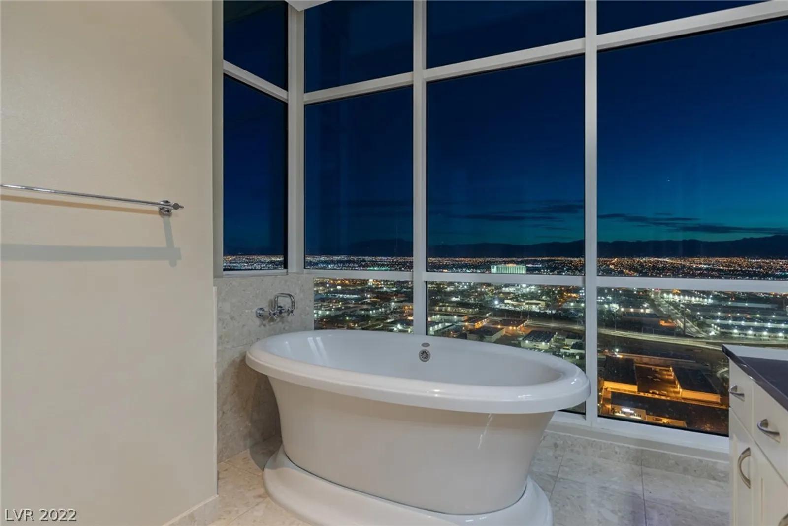 Las Vegas Real Estate | View 4525 Dean Martin Drive 3304 | room 17 | View 18