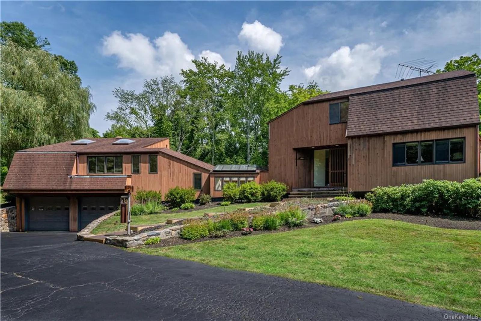 New York City Real Estate | View 200 Croton Dam Road | 3 Beds, 2 Baths | View 1