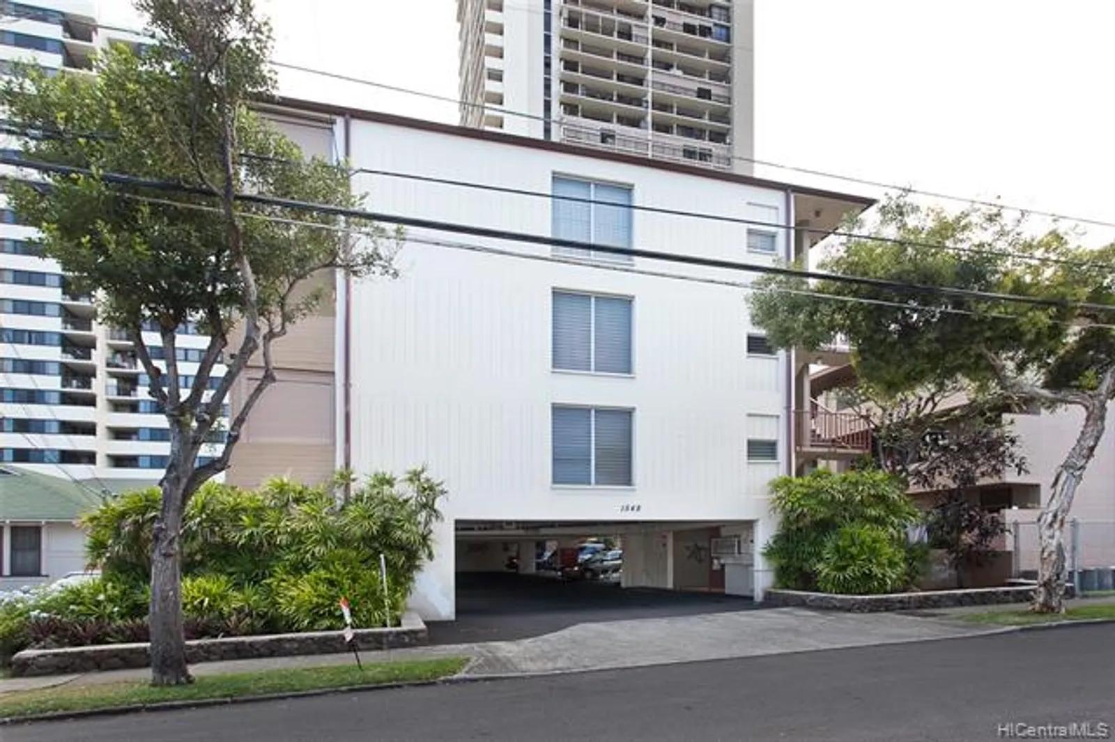 Hawaii Real Estate | View 1548 SW Liholiho Street, #402 | 2 Beds, 1 Bath | View 1