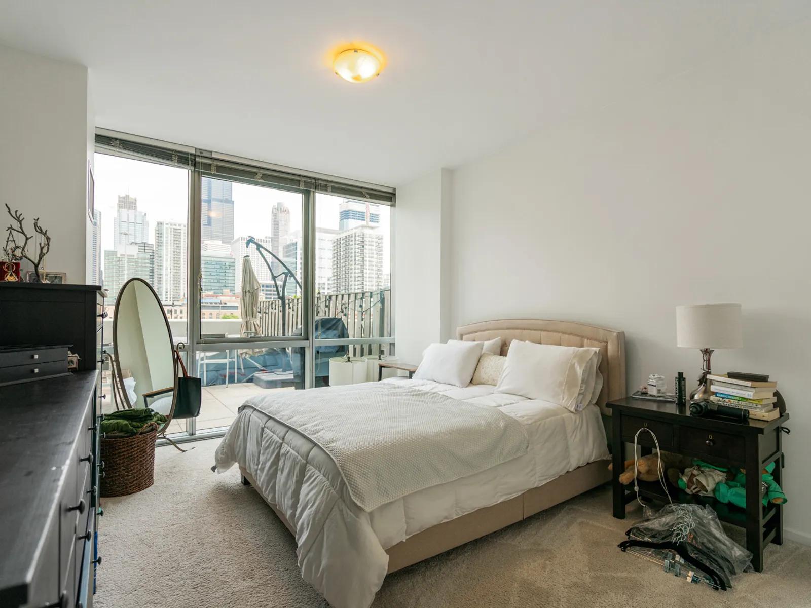 Chicago Real Estate | View 123 S Green, 304B | room 7 | View 8