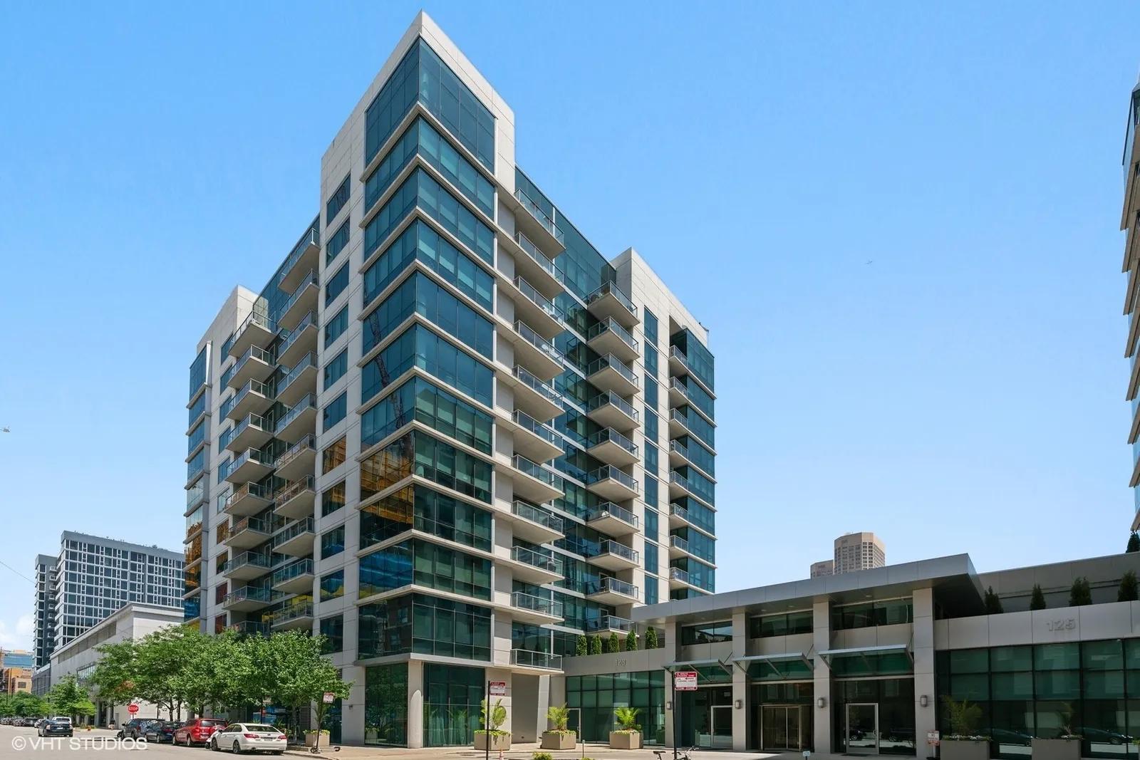 Chicago Real Estate | View 123 S Green, 304B | 1 Bed, 1 Bath | View 1
