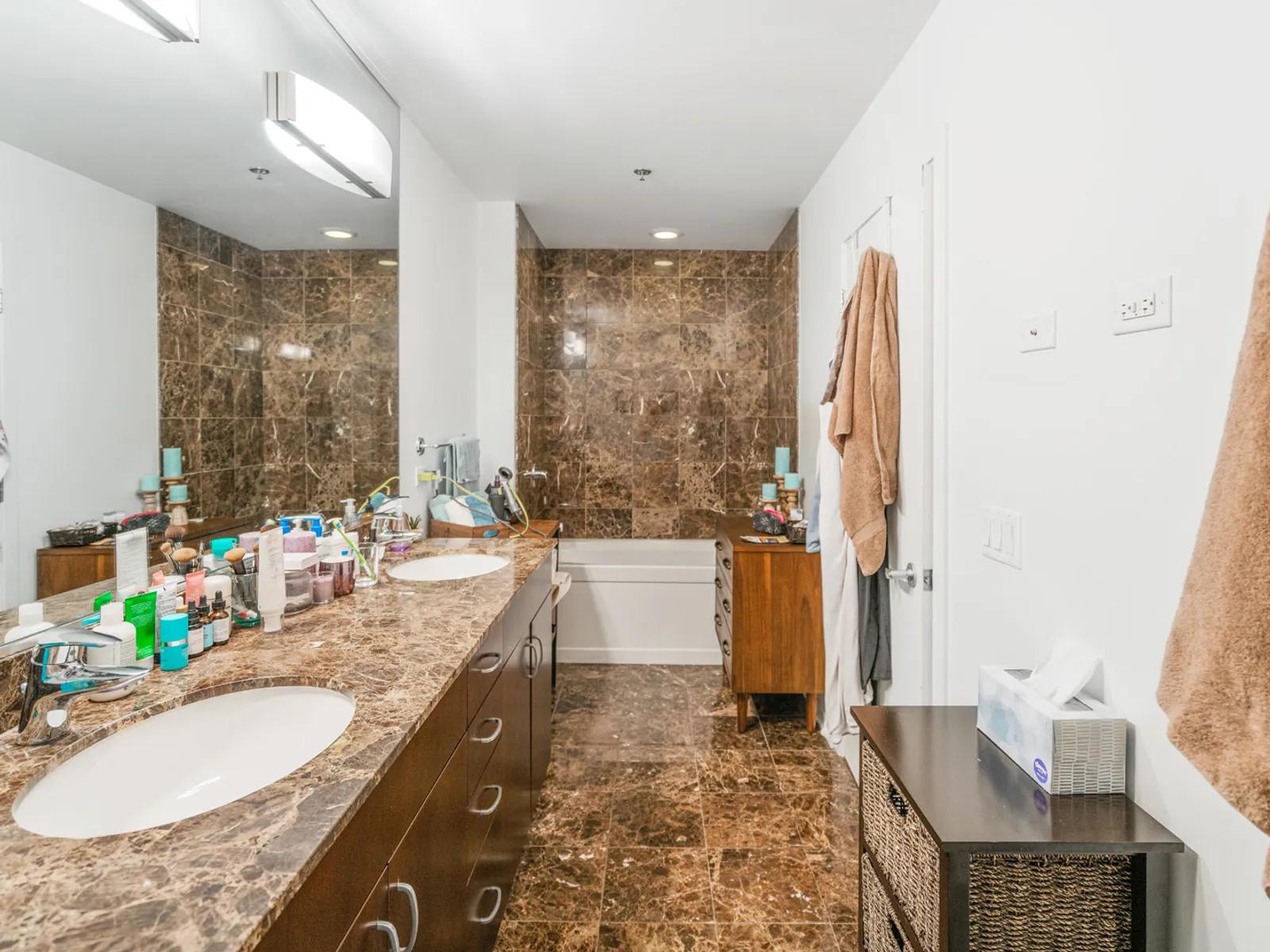 Chicago Real Estate | View 123 S Green, 304B | room 9 | View 10