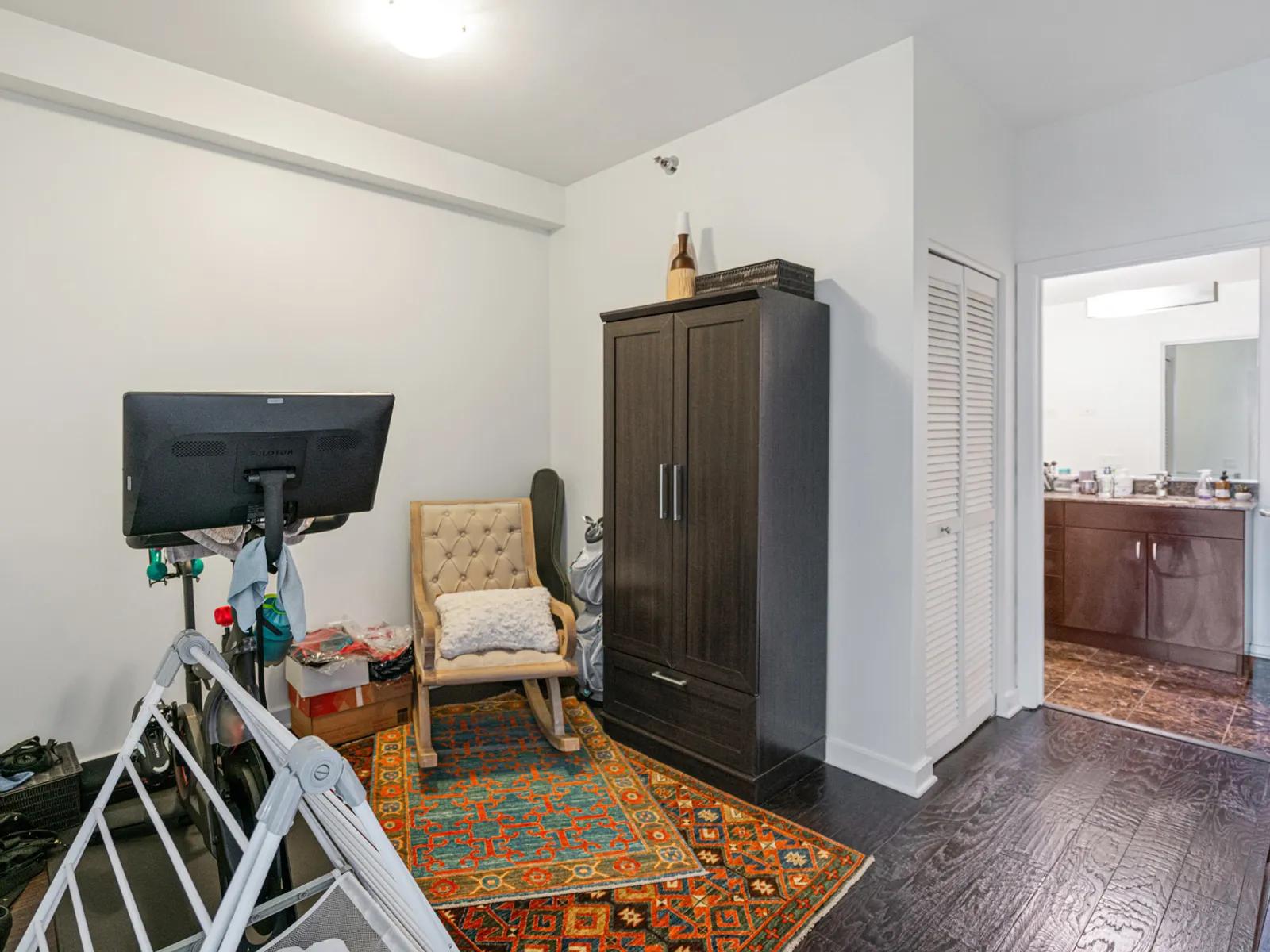 Chicago Real Estate | View 123 S Green, 304B | room 8 | View 9