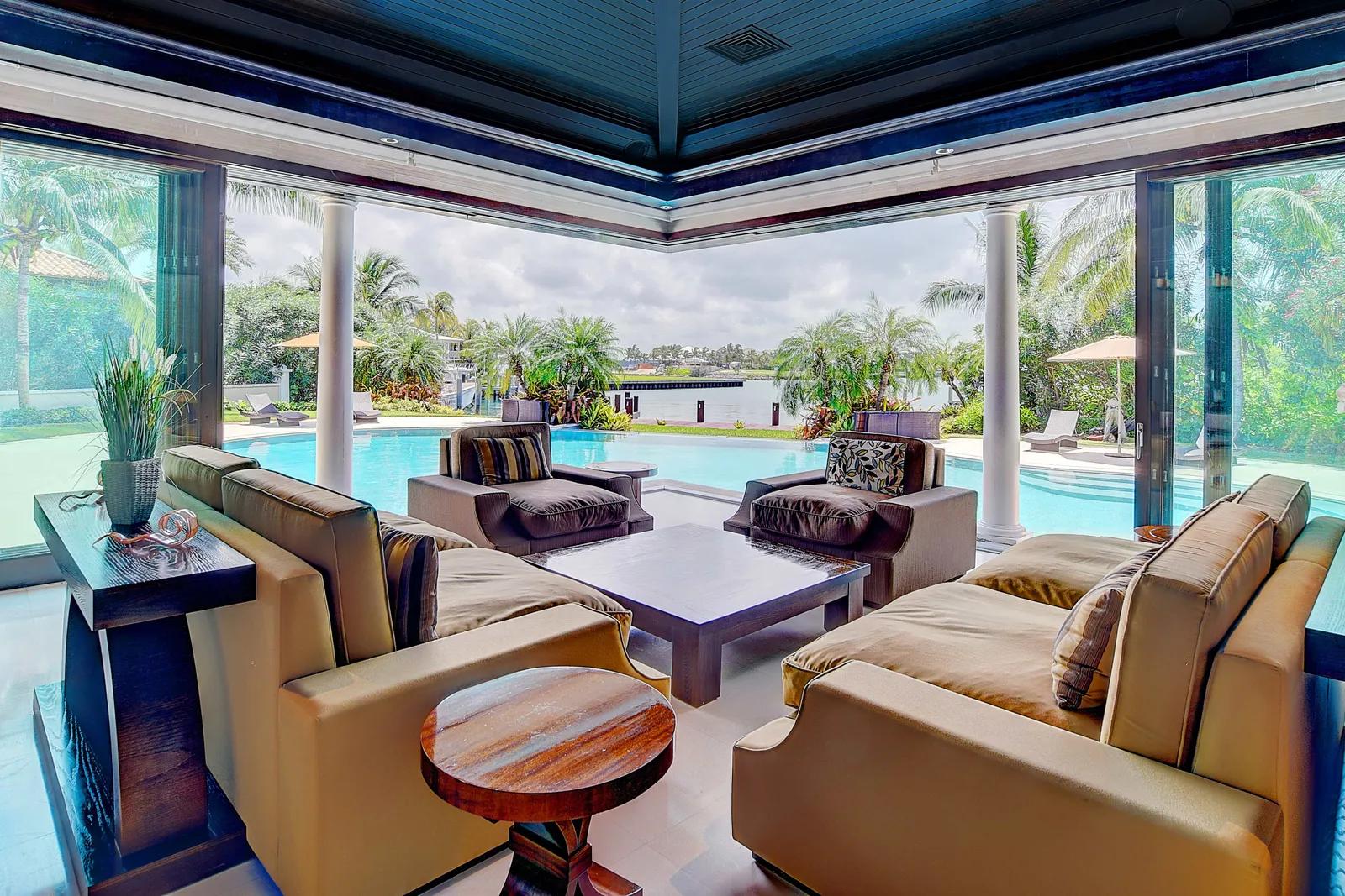Bahamas Real Estate | View 76 Island End, Ocean Club | Living Room | View 6
