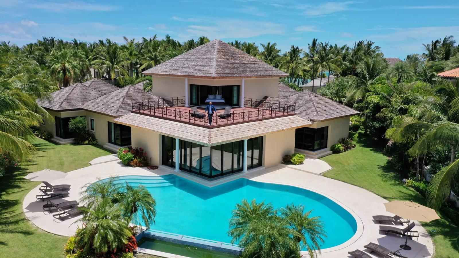 Bahamas Real Estate | View 76 Island End, Ocean Club | 6 Beds, 7 Baths | View 1