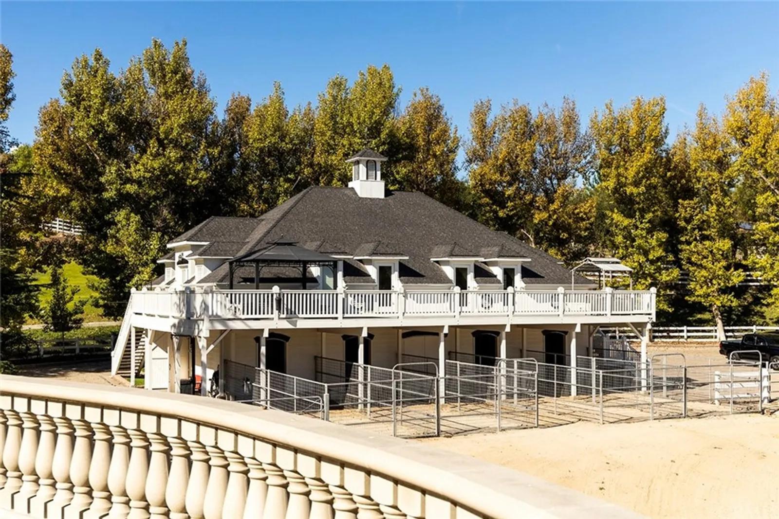 Southern California Real Estate | View 23111 Maravilla Lane | Listing | View 44
