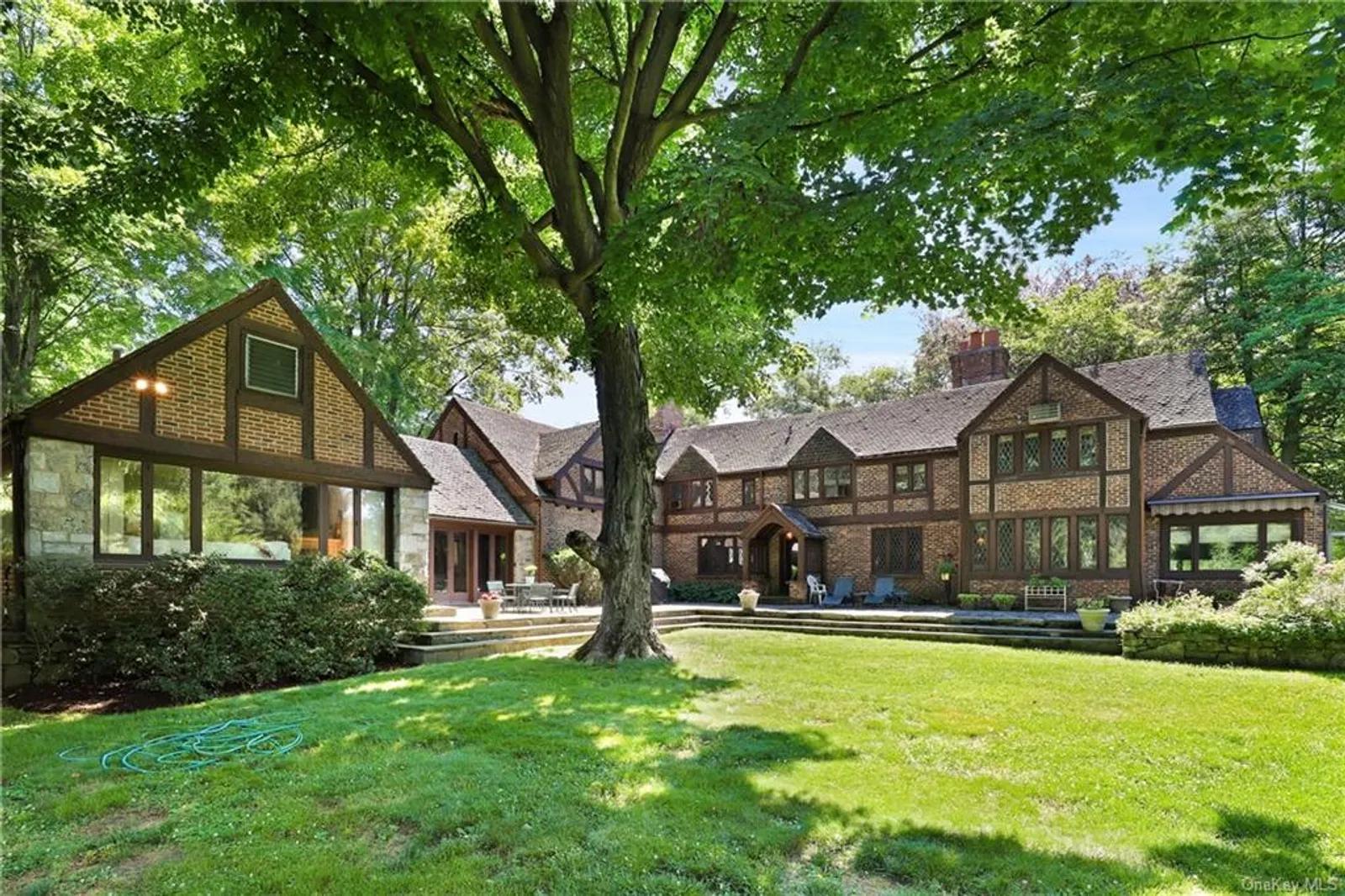 New York City Real Estate | View 38 Pleasant Ridge Road | 5 Beds, 4 Baths | View 1