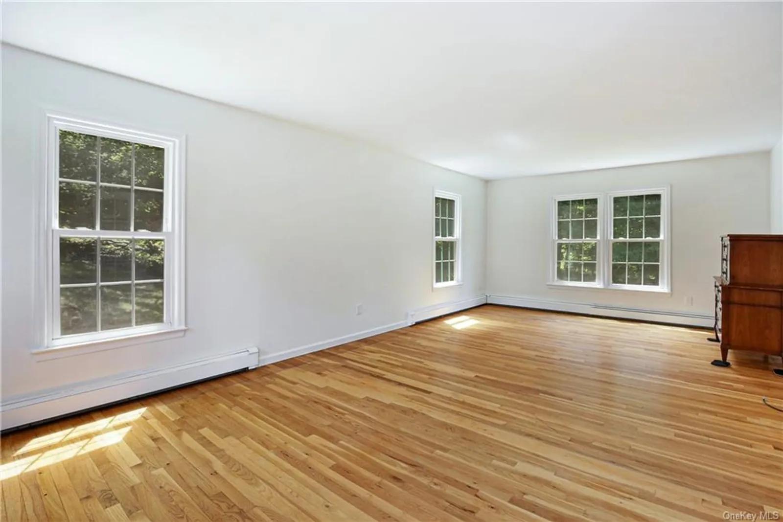 New York City Real Estate | View 1 Meadow Lark Lane | Listing | View 4