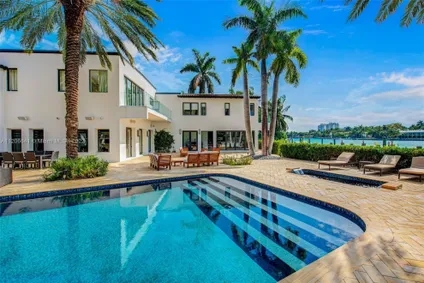 Homes for sale in Miami Beach | View 2700 N Bay Road | 11 Beds, 12.3 Baths