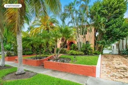 Homes for sale in West Palm Beach | View 835 Biscayne Drive | 2 Beds, 2.1 Baths