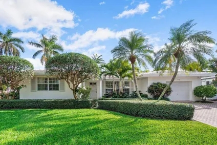 Homes for sale in Delray Beach | View 1118 Vista Del Mar Drive S | 3 Beds, 3.1 Baths