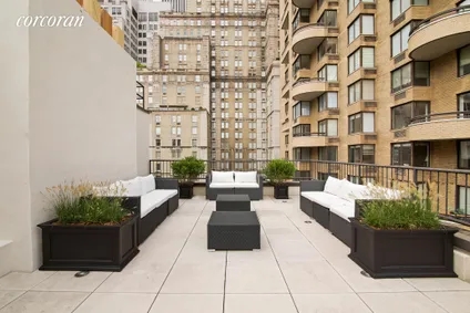 Homes in New York City | View 4 East 62nd Street, PH2 | 2 Beds, 4 Baths