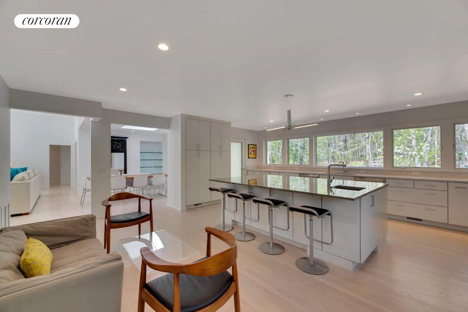 The Hamptons Real Estate | View 3 Old Orchard Lane | room 7 | View 8